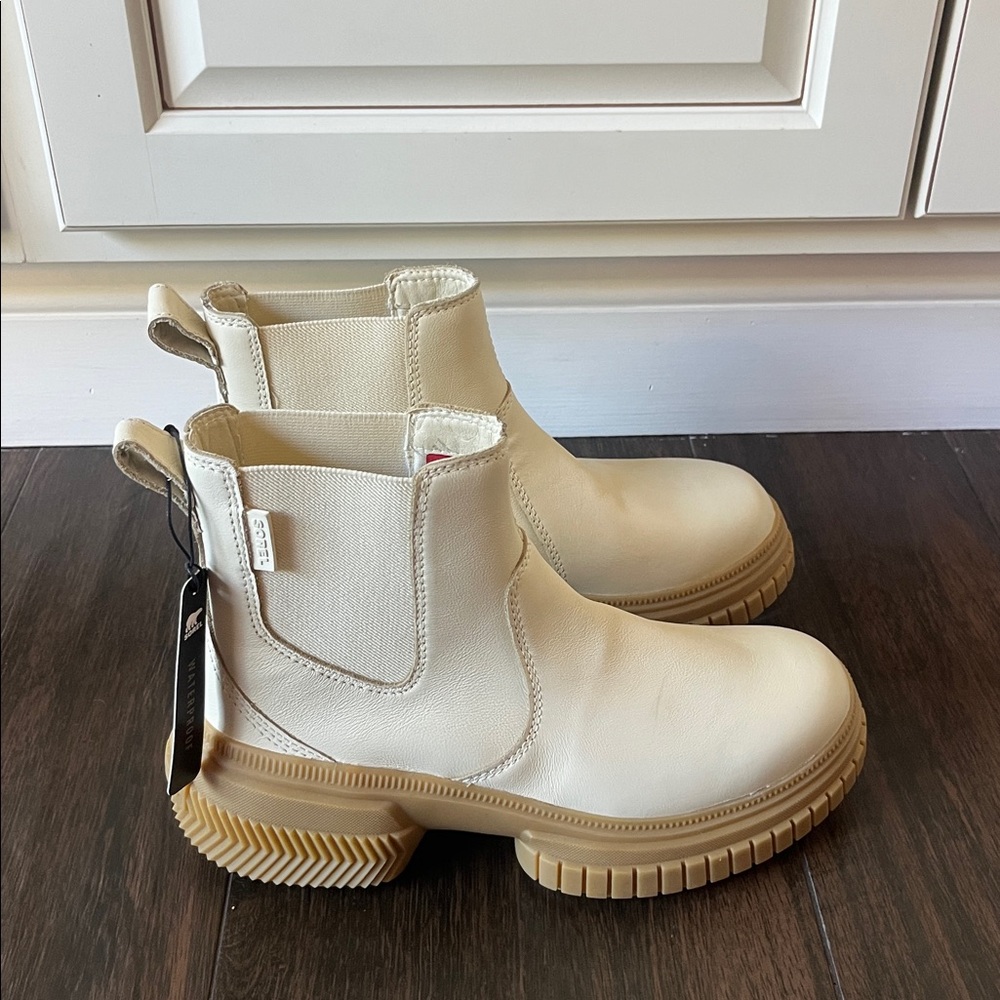 NWT SOREL Ona Ave Chelsea Boots - Waterproof, Leather - Picture 4 of 8